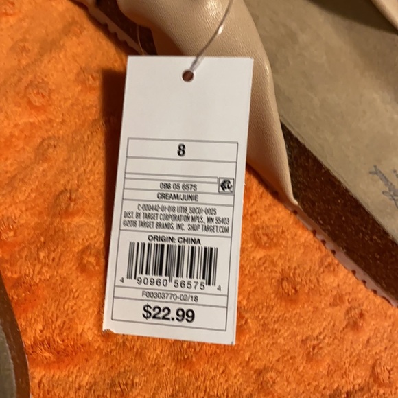 Universal Threads - Picture 3 of 3